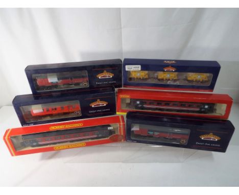 Bachmann and Hornby - a selection of mint rolling stock comprising Bachmann # 38-286, set of three Blue Circle Cement wagons,
