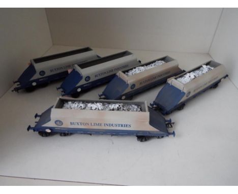 Bachmann - five OO gauge unboxed bogie hopper wagons, Buxton Lime Industries of which three weathered with load, two unloaded