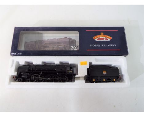Bachmann - an OO gauge Standard 2-10-0 9F locomotive with tender, op no 92002, black with E crest, # 32-856, mint in original