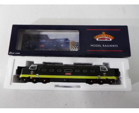 Bachmann - an OO gauge Class 55 D9017 locomotive 'The Durham Light Infantry' BR two tone green, # 32-529 mint in original win