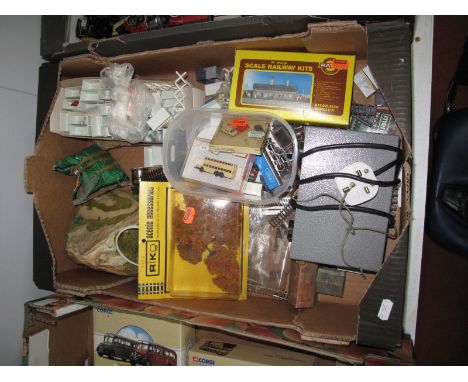 A Quantity of Mainly 'N' Gauge Model Railway Items and Accessories, including rolling stock/track, some boxed, mainly playwor