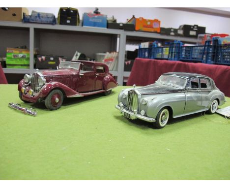 Two Diecast Rolls Royce Model Cars, by Franklin Mint, The Danbury Mint 1938 Phantom III (bumper detached), 1955 Silver Cloud 