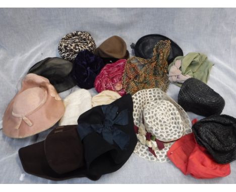 A COLLECTION OF LADIES VINTAGE HATS including examples in woven straw