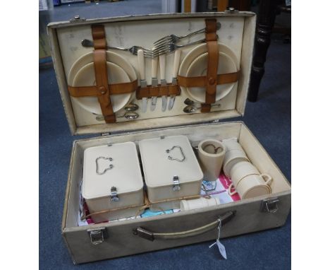 A VINTAGE 'BANDALASTA WARE' PICNIC SET contained in a vellum covered case