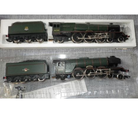 HORNBY 00 GAUGE; A BR LOCOMOTIVE "FLYING SCOTSMAN" (R.078) 1961-63 and a BR Class 8P 4-6-2 Locomotive "Princess Elizabeth" (R