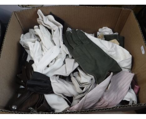 A COLLECTION OF LADIES VINTAGE GLOVES