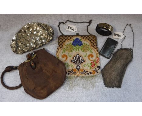 A PERIOD MESH 'CHATELAINE PURSE' & COLLECTION OF THREE OTHER VINTAGE PURSES,a mourning bangle & leather card case initialled 