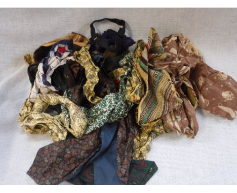 A COLLECTION OF VINTAGE TIES AND CRAVATS