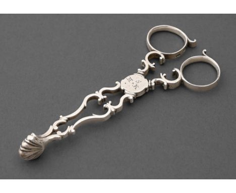 A pair of George III silver sugar nips, engraved with contemporary initials S/H*K, maker’s mark and lion passant only, RM, a 