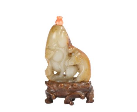 Chinese Qianlong period jade snuff bottle, (1737-1795) a brown and white jade snuff bottle with a squirrel by grapes with a c