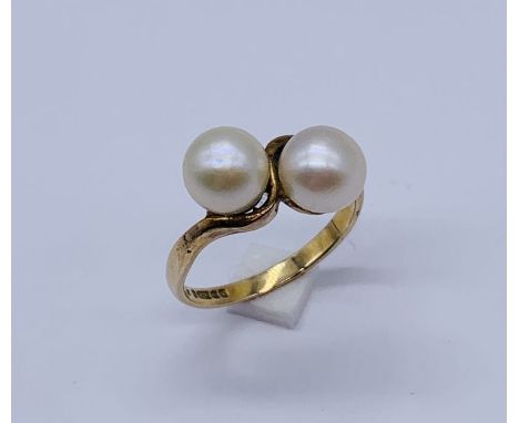 A 9ct gold ring set with two pearls