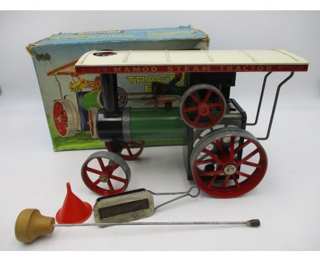 A boxed Mamod Traction Engine T.E.1A Reversing