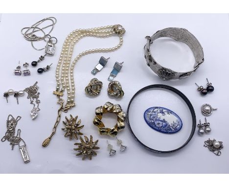 A small quantity of costume jewellery including a Michaela Frey bangle and brooch, silver pendant etc.