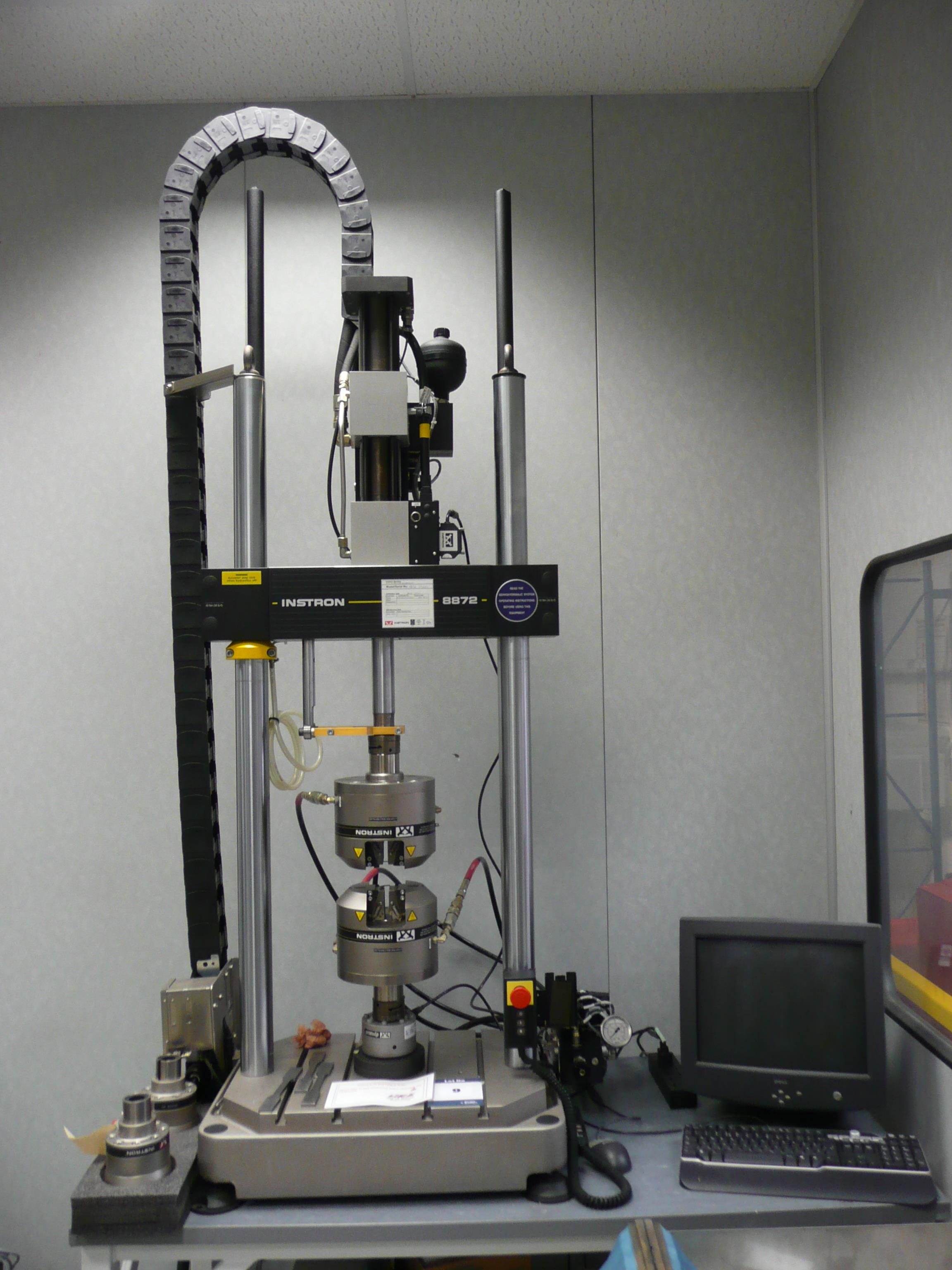 Instron, 8872, push pull fatigue testing system with adjustable