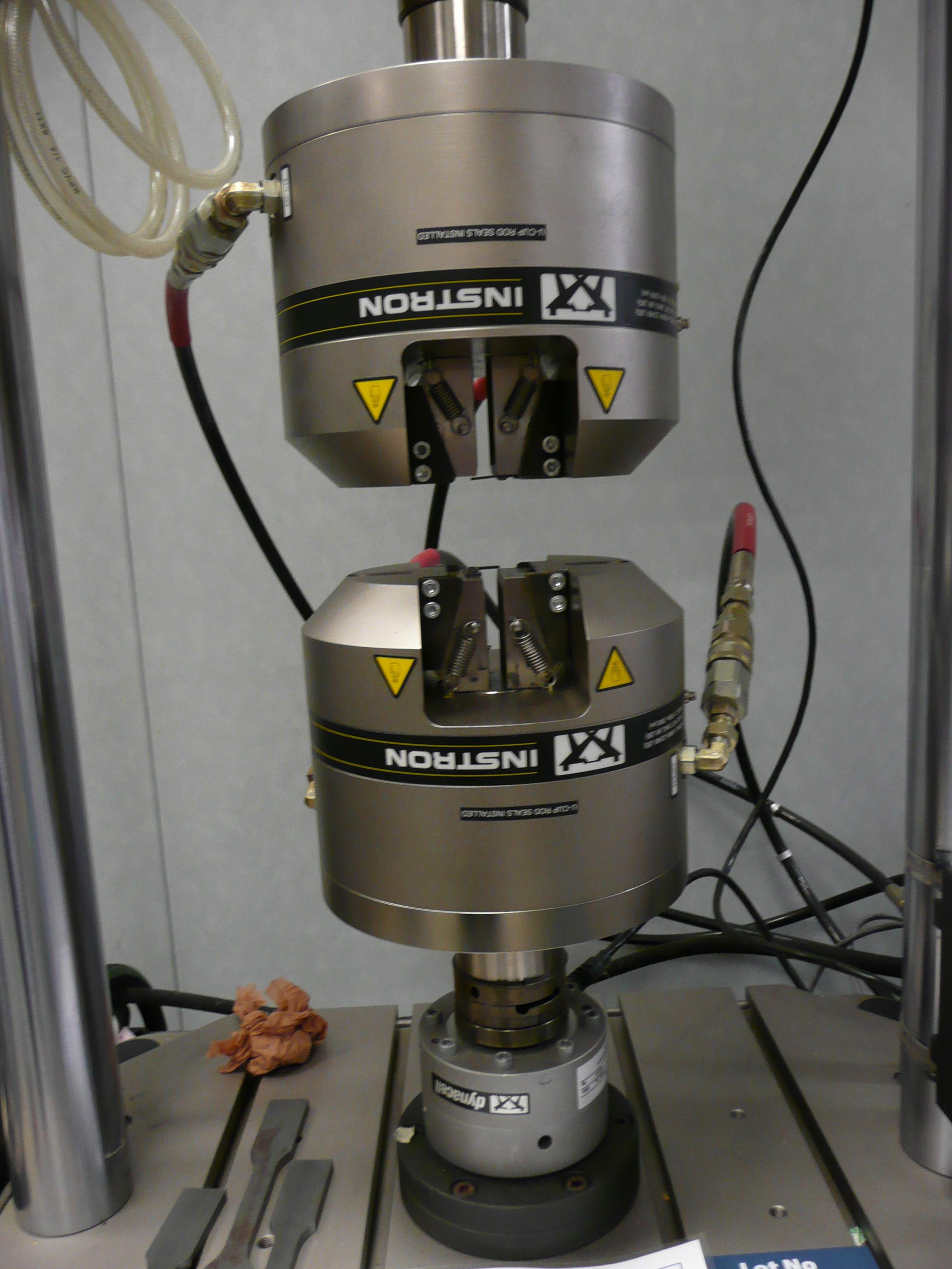 Instron, 8872, push pull fatigue testing system with adjustable