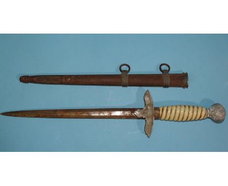 A WWII German Nazi Third Reich standard Luftwaffe officer's dress dagger, (second pattern), the hilt having a gilt wire-wrapp