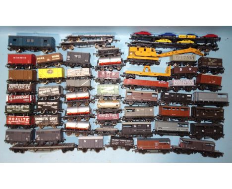 OO gauge, unboxed goods rolling stock by Bachmann, Wrenn, Hornby, Dapol, Lima and Triang, including some private owner wagons