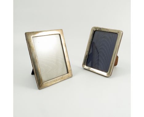A silver mounted photograph frame, of rectangular form, with wooden back and easel support, Birmingham 1945, 5.5ins x 3.5ins,