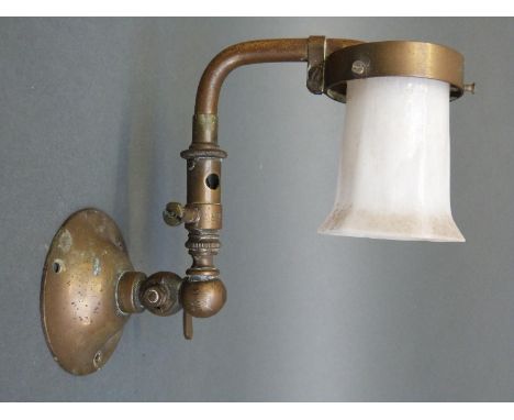 Late 19th/20thC wall mounted brass gas lamp with impressed SR mark, possibly for Southern Railway 