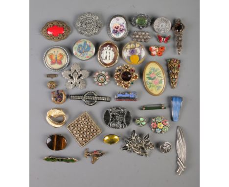 A quantity of mainly costume jewellery brooches and scarf clips. To include TLM, Coventry, tiger's eye, butterfly and 1872 co