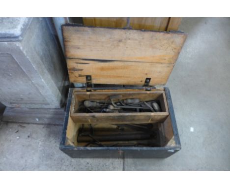 A tool box with assorted sand moulding tools 