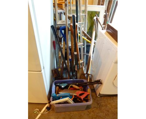 Quantity of mixed tools including gardening