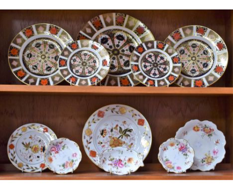 A Royal Crown Derby 1128 pattern dinner plate, 27cm diameter; other pairs, similar, 22cm and 16cm; a Royal Crown Derby 8687 p