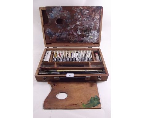 A vintage Windsor & Newton artists box of oil paints (almost complete) 