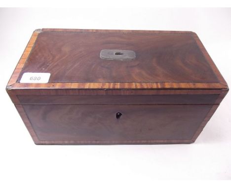 A Georgian mahogany tea caddy 31 x 16 x 15cm, lacking interior
