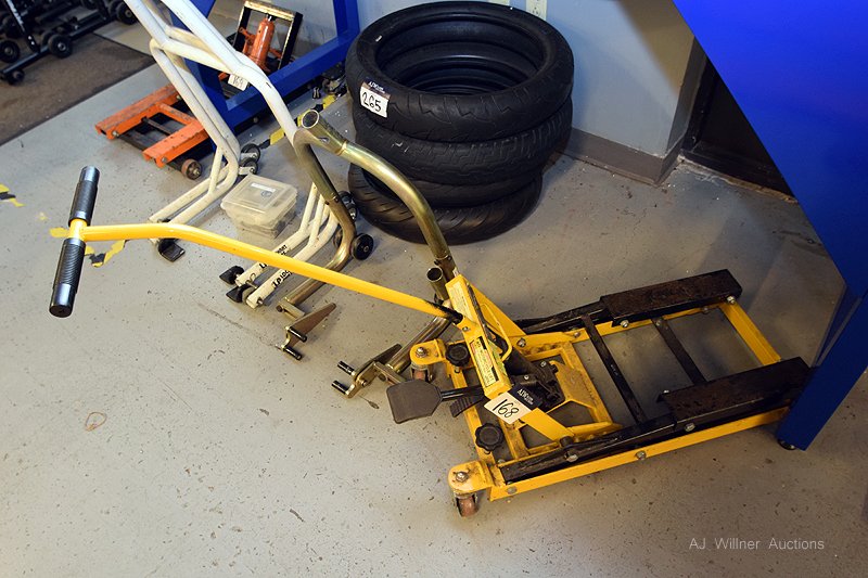 Central Hydraulics 1500lb cap. ATV/Motorcycle lift