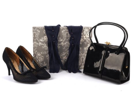 MISS RAYNE (Shoe maker to the Royal Family) 1950s navy blue lace-weave, leather and suede kitten heeled shoes. RRP £145  Fit 