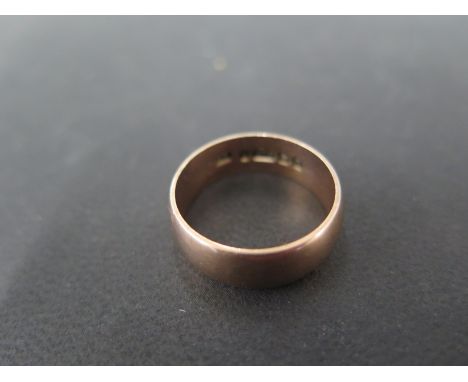 A 9ct gold wedding band - Size Q/R - Weight approx. 5gmsCondition report: Some usage marks 