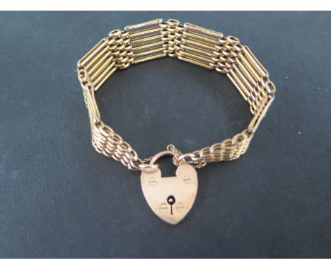 A 9ct yellow gold gate link bracelet - Weight approx. 20.5 gms Condition report: In good condition 