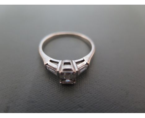 A three stone diamond and 18ct white gold ring size J/K - approx total diamond weight 0.5ct - diamonds square and baguette cu