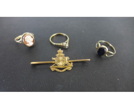 A 9ct yellow gold ring with Cameo of a lady in profile to shoulder, size J - Weight approx. 2.3gms - Condition report: In cle
