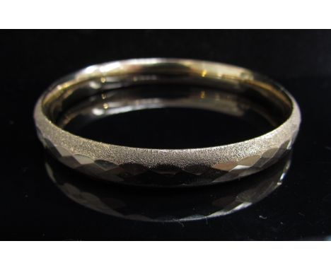 A 9ct gold bangle, 11.5g