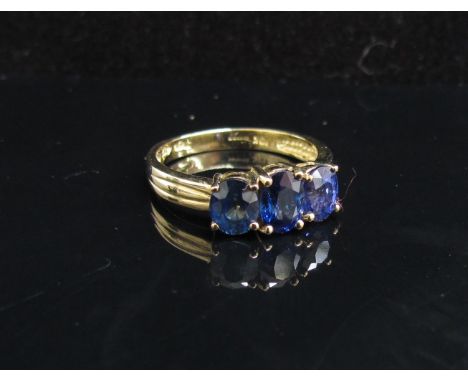 A 9ct gold Ceylon sapphire ring. Size J, 2.1g with certificate