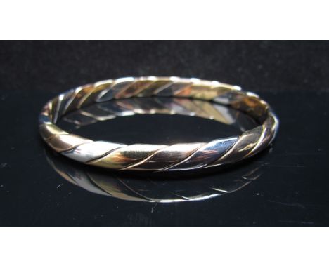 A Pobjoy three tone gold stiff hinge bangle, stamped 375, 18.4g