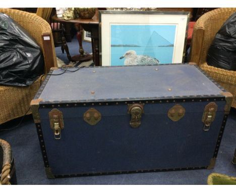 VINTAGE 'OVERPOND' TRAVEL TRUNK