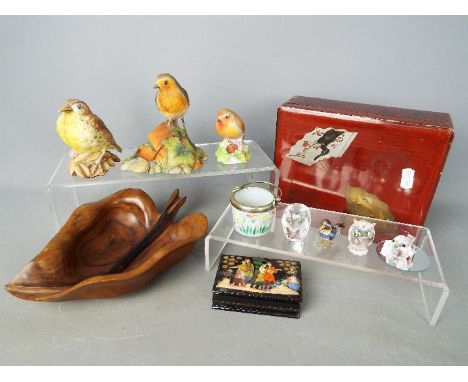 A mixed lot to include Oriental lacquered box, bird figurines including Royal Worcester, Border Fine Arts and a miniature clo