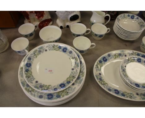 60 pieces Wedgwood Clementine pattern dinner & tea service - 8 setting