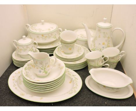 A Noritake 'Reverie' pattern tea/dinner service