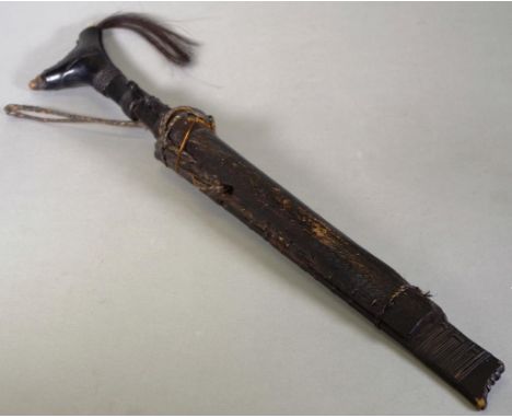 Vintage Indonesian/Malay carved handle dagger wooden handle, carved carved decoration, to straight handle dagger, in ornament