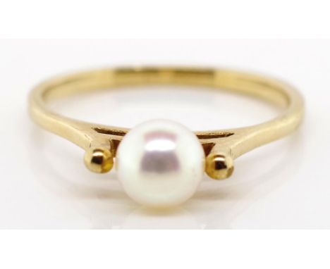 Pearl and gold ring unmarked approx 1.3 grams, ring size K. Tests a 9ct