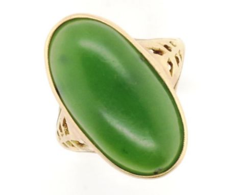 Edwardian 15ct gold and nephrite jade ring rubbed 15ct marks approx 16.6mm x 8.7mm cabochon cut nephrite jade set in a hand m