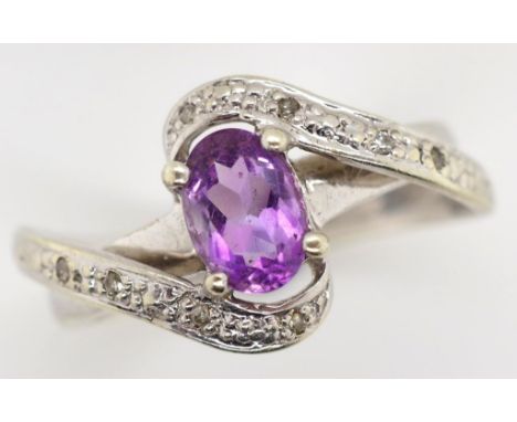 Amethyst, diamond and 9ct gold ring marked 9ct approx ring size O, 3.5 grams weight