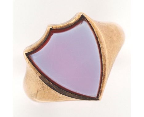 Australian 9ct gold and sardoynx signet ring marked Proud 9ct. to the ring set with a carved sardoynx estucheon. Approx 5.9 g