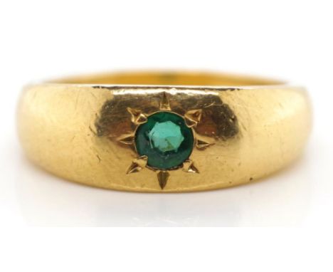 Antique gold and emerald ring unmarked to ring, star set old cut emerald. Approx ring size I, 5.2 grams weight. Tests as 18ct