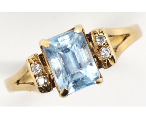 Aquamarine, diamond and 9ct gold ring marked 375 approx 1.7 grams weight, ring size L