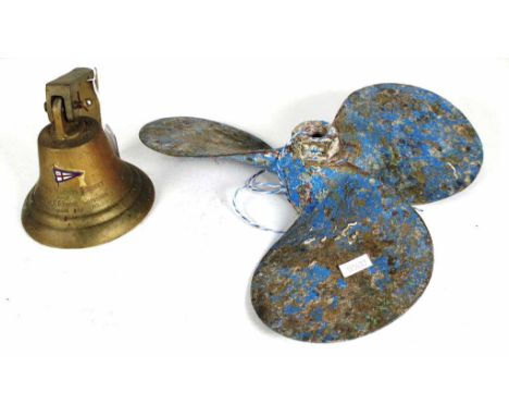 Vintage propeller &amp; nautical bell bell with Cruising Yacht Club ensign and engraving (28cm height,  and 11cm diameter).